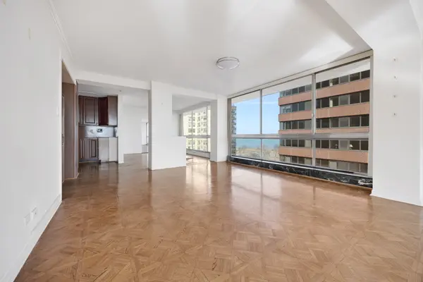 320 W OAKDALE AVE #1301-1302, Chicago, IL 60657