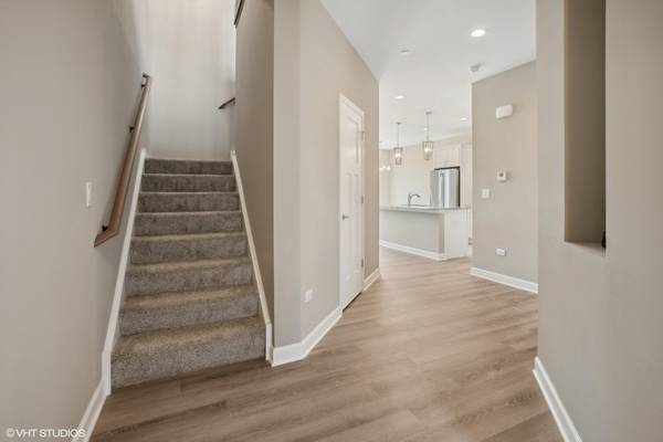 276 Masters DR, Addison, IL 60101