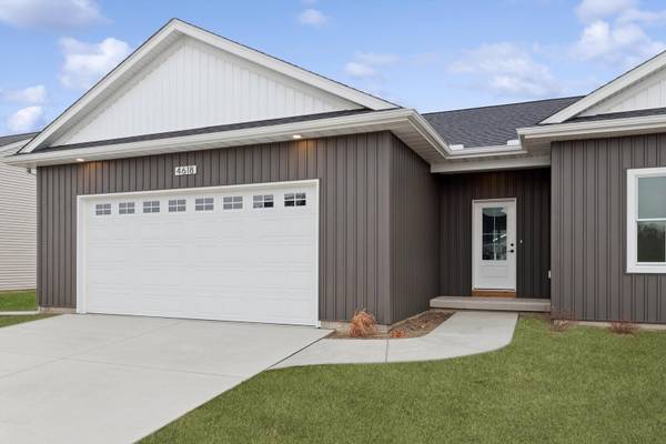 4618 W 12th ST, Davenport, IA 52804