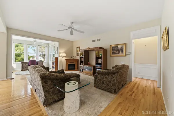 4211 Whitehall LN, Algonquin, IL 60102