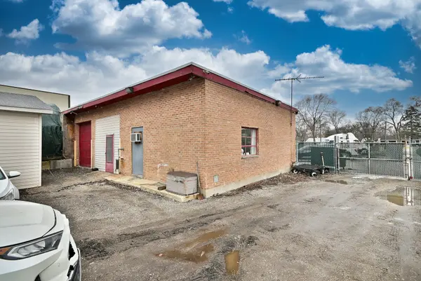 26w321 Saint Charles RD, Carol Stream, IL 60188