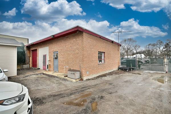 26w321 Saint Charles RD, Carol Stream, IL 60188