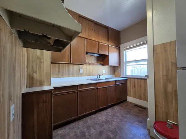 2410 Camanche AVE, Clinton, IA 52732