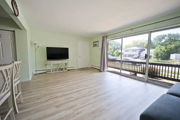 553 N Carroll Pkwy #1D, Glenwood, IL 60425