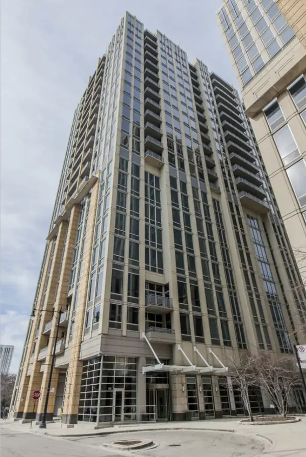 700 N Larrabee ST #1003, Chicago, IL 60654