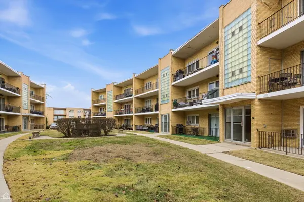 10300 S Pulaski RD #110A, Oak Lawn, IL 60453