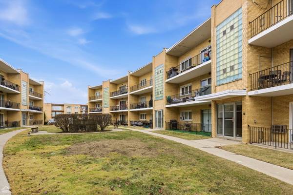 10300 S Pulaski RD #110A, Oak Lawn, IL 60453