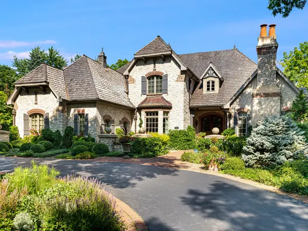 1317 Fox Glen DR, St. Charles, IL 60174