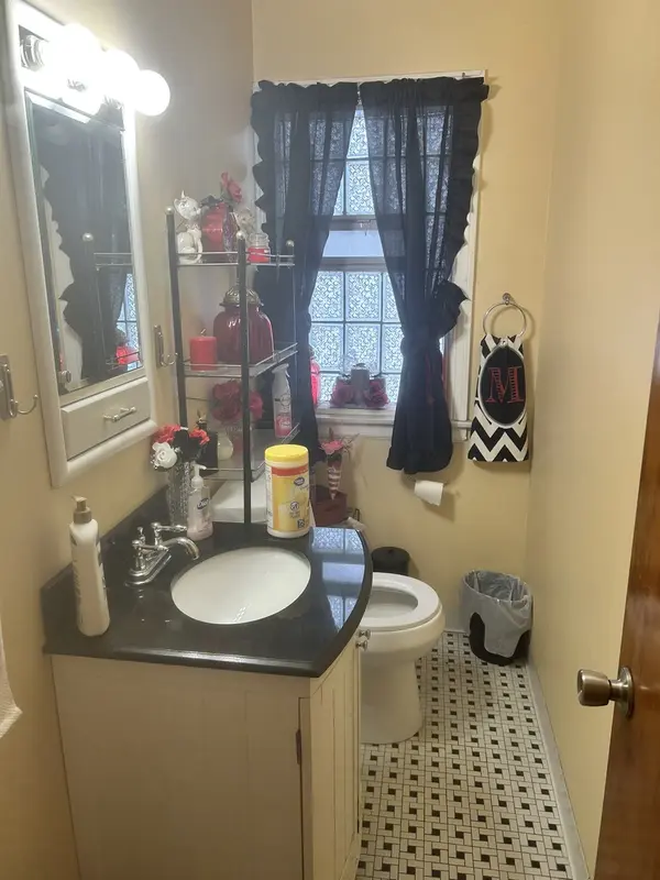 8731 S Clyde AVE, Chicago, IL 60617