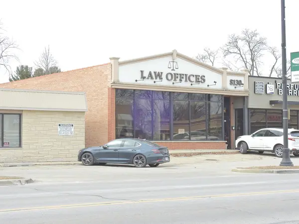 8136 N Milwaukee AVE, Niles, IL 60714