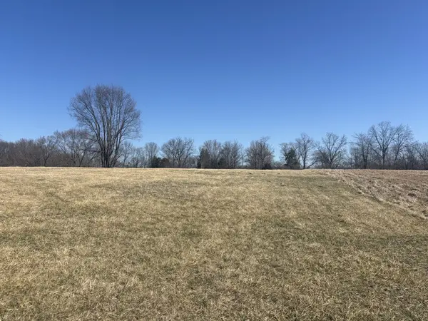 1315/1316 Hidden Valley DR, Varna, IL 61375