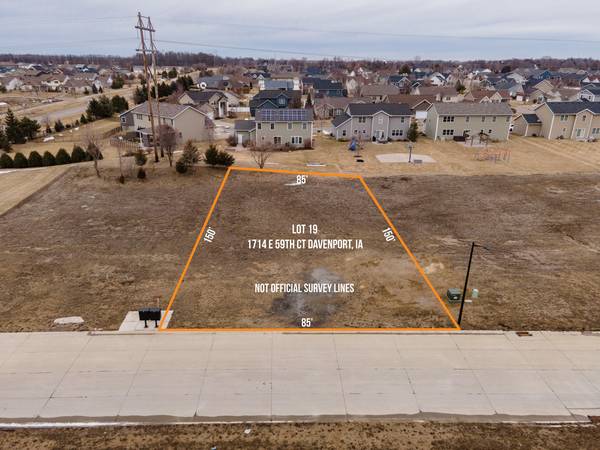 1714 E 59TH CT, Davenport, IA 52807
