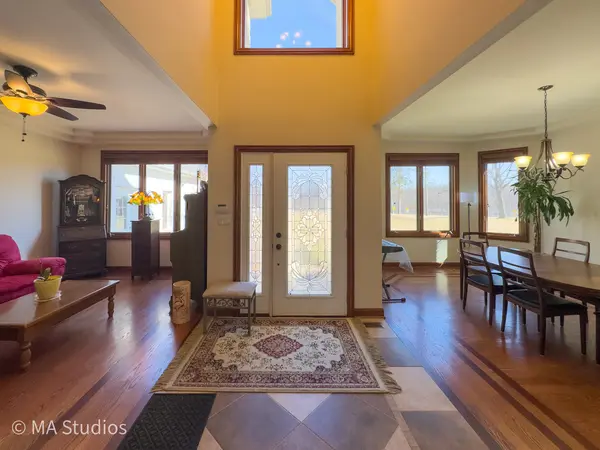 9030 Elm AVE, Burr Ridge, IL 60527