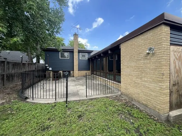 5009 W 101st ST, Oak Lawn, IL 60453