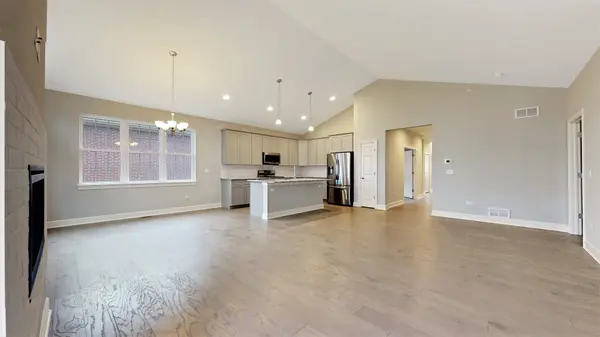 106 Donmor DR, Bloomingdale, IL 60108