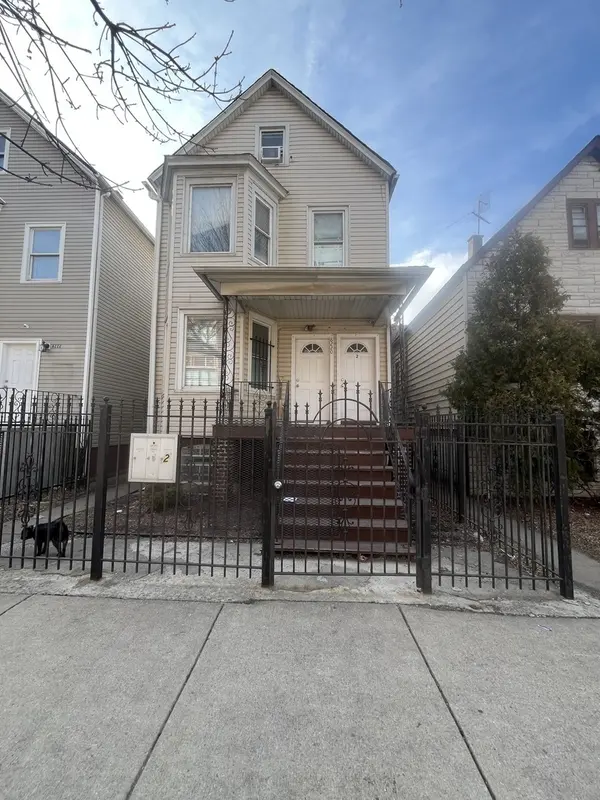 8220 S South Shore DR, Chicago, IL 60617