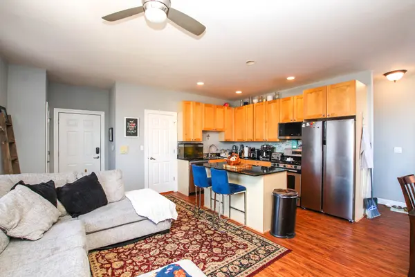 838 N Racine AVE #302, Chicago, IL 60642