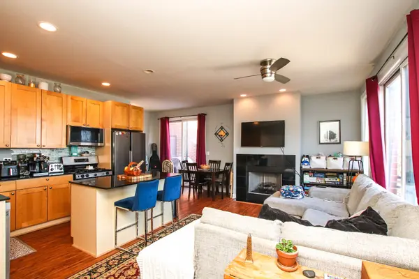 838 N Racine AVE #302, Chicago, IL 60642