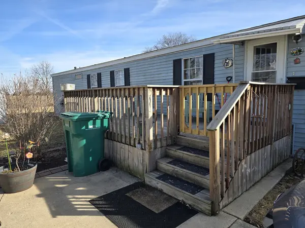 20 Cedar LN, Sandwich, IL 60548