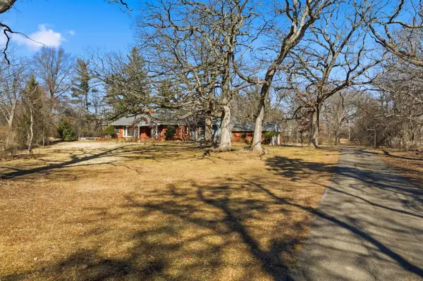 30W030 SCHICK RD, Bartlett, IL 60104