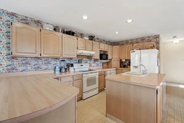 25651 W Illinois Route 60 HWY, Grayslake, IL 60030
