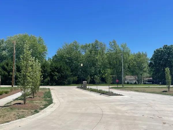 217 Foxtrot LN, Monticello, IL 61856