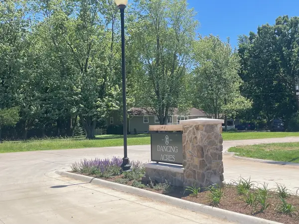 203 Tango CIR, Monticello, IL 61856