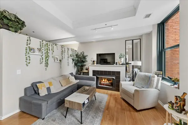 208 W Washington ST #2007, Chicago, IL 60606