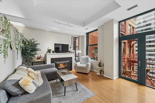 208 W Washington ST #2007, Chicago, IL 60606