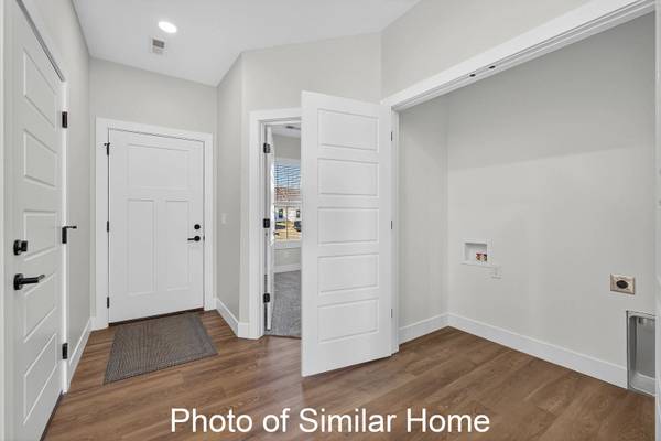 450 N 2ND AVE, Eldridge, IA 52748