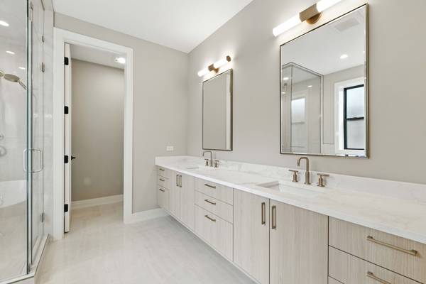 1443 W Roscoe ST #PH, Chicago, IL 60657