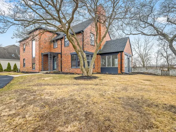 2014 Glenview RD, Rockford, IL 61107