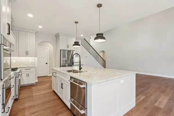 39W910 Catlin SQ, Geneva, IL 60134