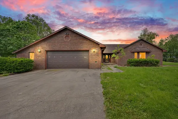153 Lake RD, Seymour, IL 61875