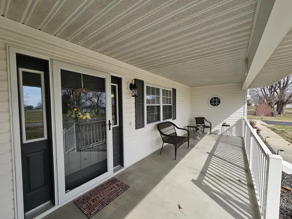 204 W Greenwalt ST, Wayne City, IL 62895