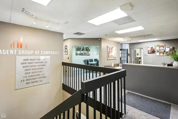 1S280 Summit AVE #A, Oakbrook Terrace, IL 60181