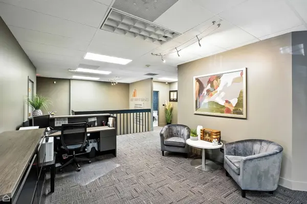 1S280 Summit AVE #A, Oakbrook Terrace, IL 60181