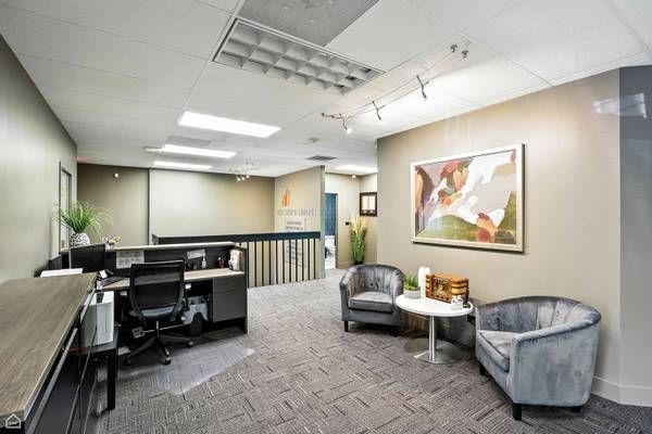 1S280 Summit AVE #A, Oakbrook Terrace, IL 60181