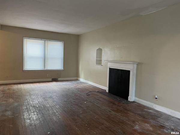 404 W ELM ST, Carbondale, IL 62901