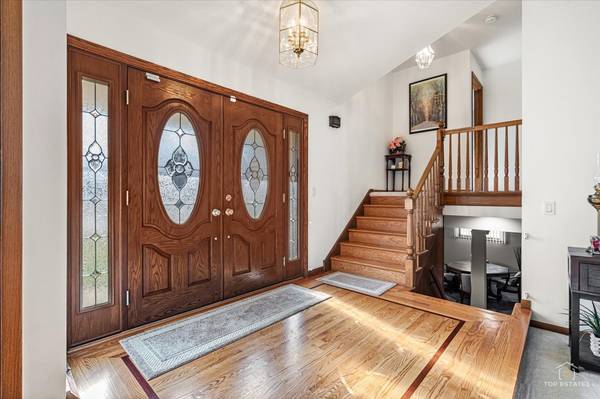 462 Mulberry LN, Wood Dale, IL 60191