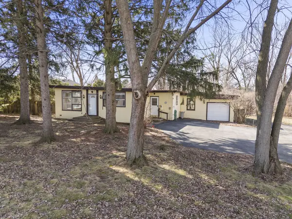 128 Harding CT, Glen Ellyn, IL 60137