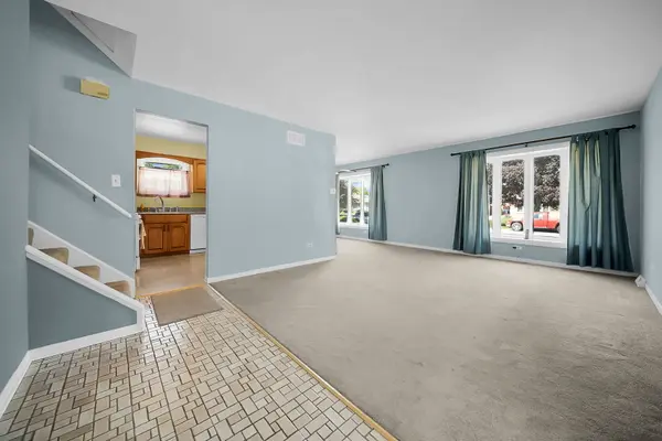 10125 S Komensky AVE, Oak Lawn, IL 60453