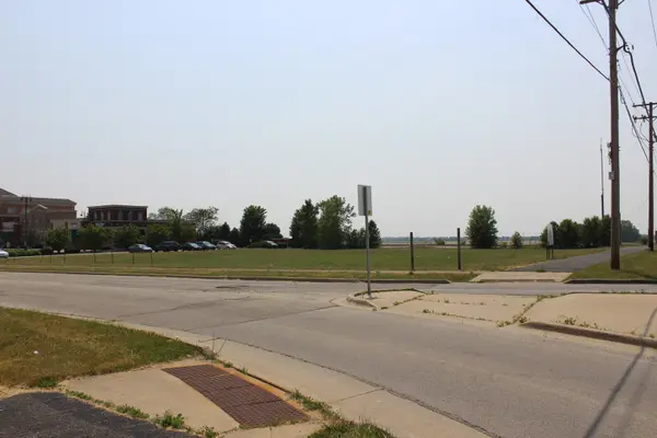 500 E Laraway RD, New Lenox, IL 60451