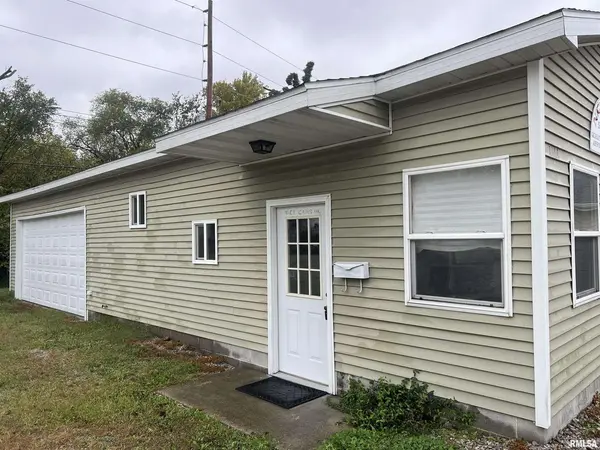 1101 W MAIN ST, Salem, IL 62881