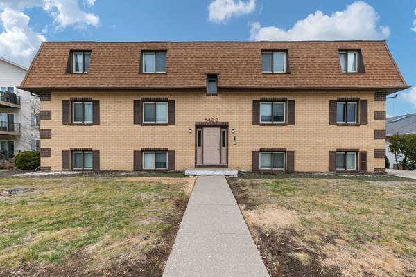 3430 Holiday CT #4, Bettendorf, IA 52722