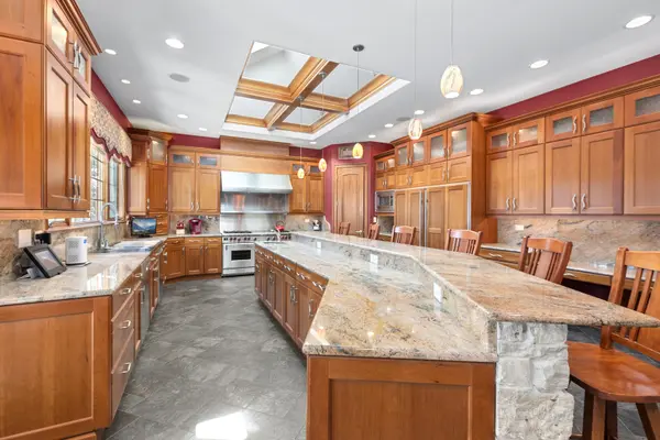 50 Elizabeth LN, Palos Park, IL 60464