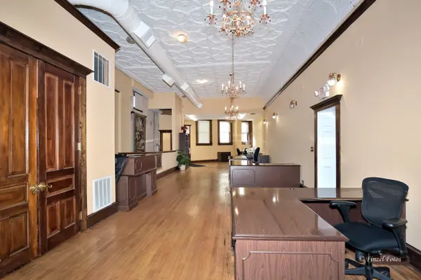 20-24 Douglas AVE, Elgin, IL 60120