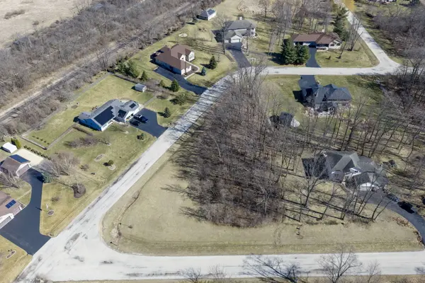 302 Kurt LN, Kirkland, IL 60146