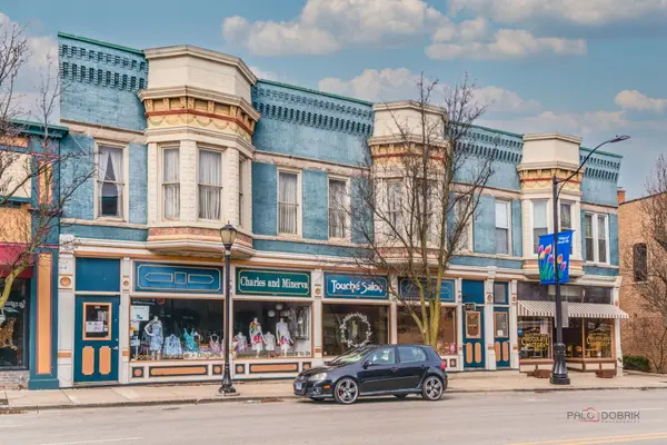 537 N Milwaukee AVE, Libertyville, IL 60048