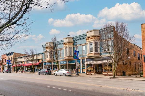 537 N Milwaukee AVE, Libertyville, IL 60048